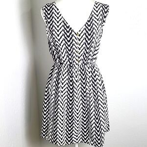 Coolwear Sleeveless Dress, Black & White Print Designs, Size Medium, NWT